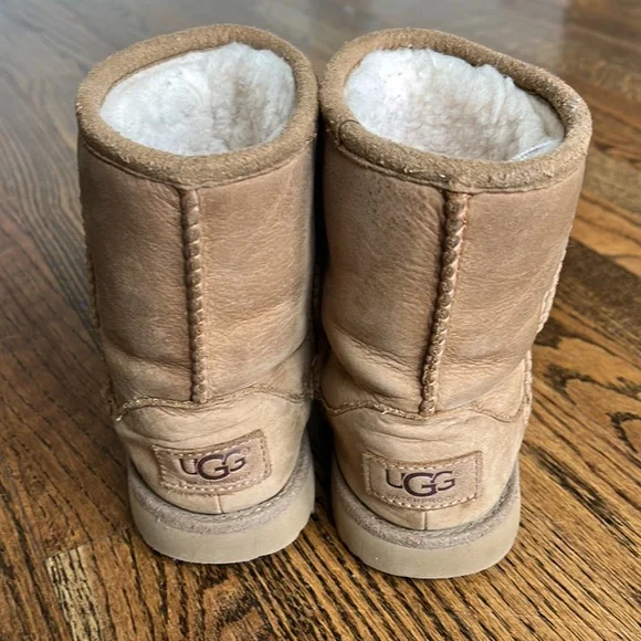 UGG boots size kids 10 - Picture 3 of 6
